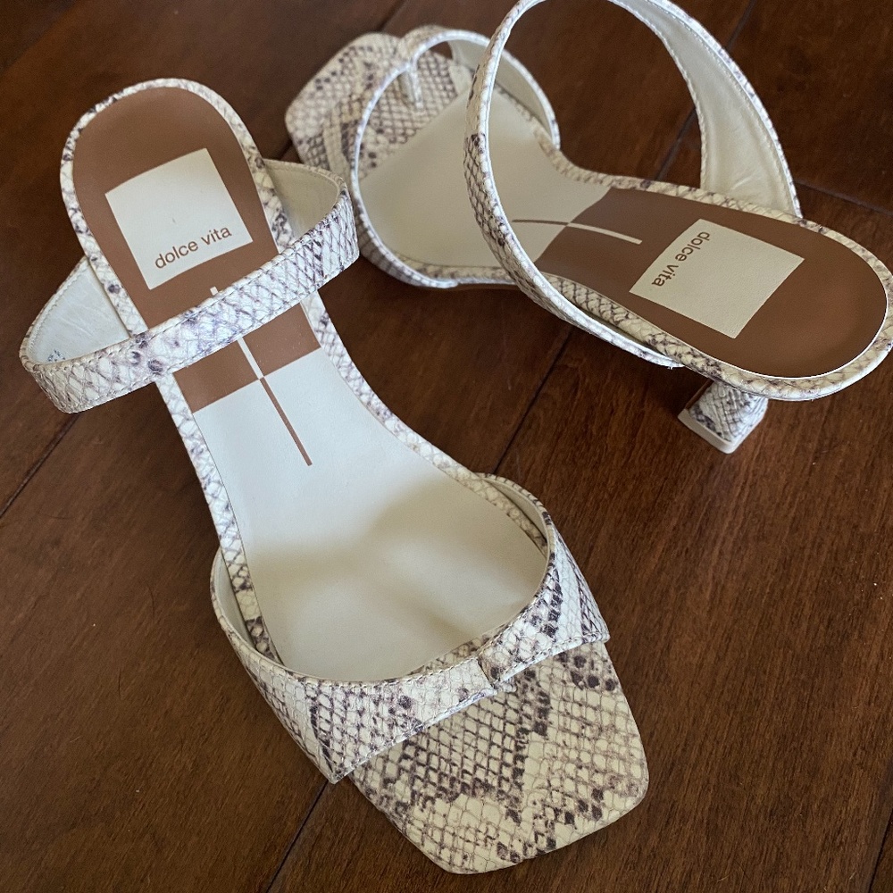 DOLCE VITA: SNAKE PRINT KITTEN HEEL
